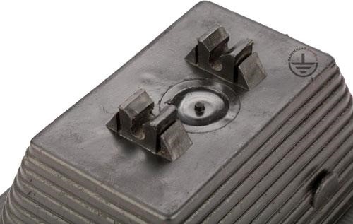 Clamp on a flat roof for the down conductor (plastic, concrete)